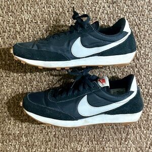 Nike Women's Black and White Casual Sneakers Size 9